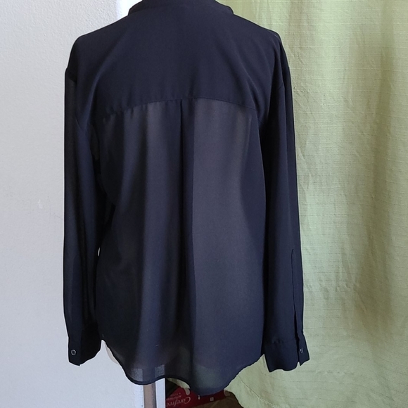 Woman's Top - Picture 2 of 6